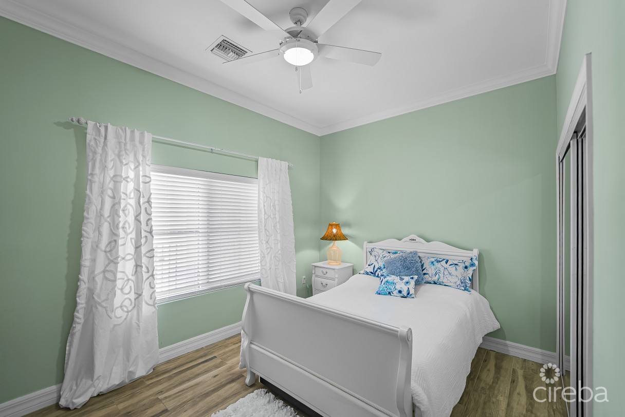 Harbour Point Oceanfront 3 Bed Plus Office - Image 9