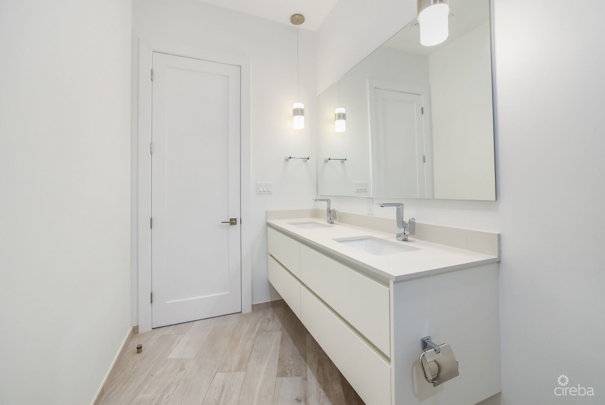 Aura #305 Oceanfront - Image 22