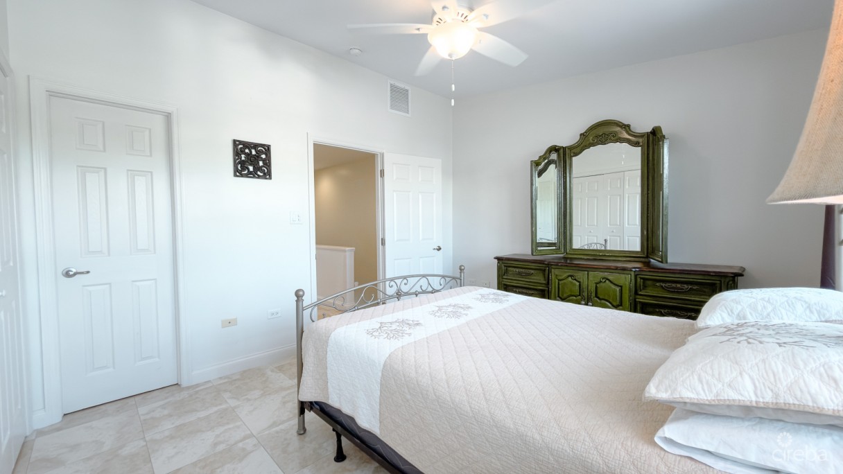 Windsor Village 2 Bed Townhouse - Image 8