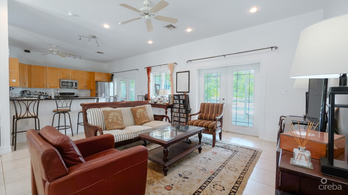 Canal Front Home 3 Bed Prospect - Image 3