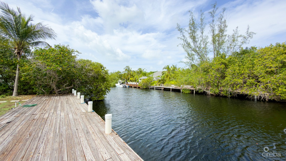 Canal Front Home 3 Bed Prospect - Image 13