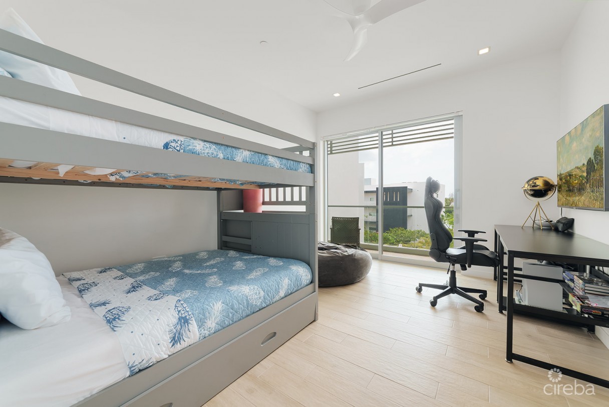 One Canal Point Penthouse With Covered Roof Terrace - Image 13