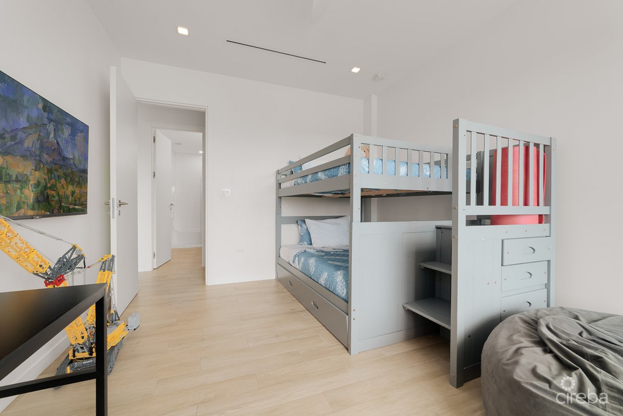 One Canal Point Penthouse With Covered Roof Terrace - Image 14