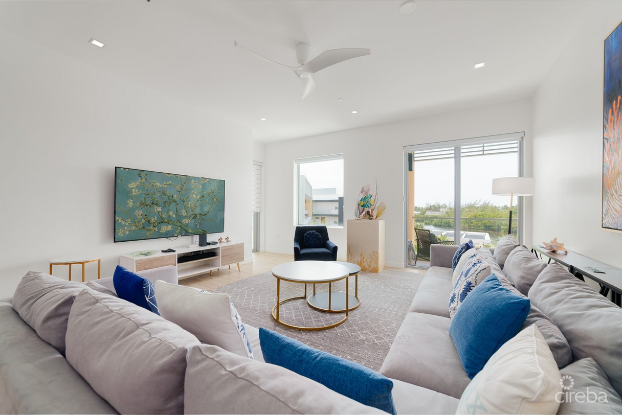 One Canal Point Penthouse With Covered Roof Terrace - Image 10