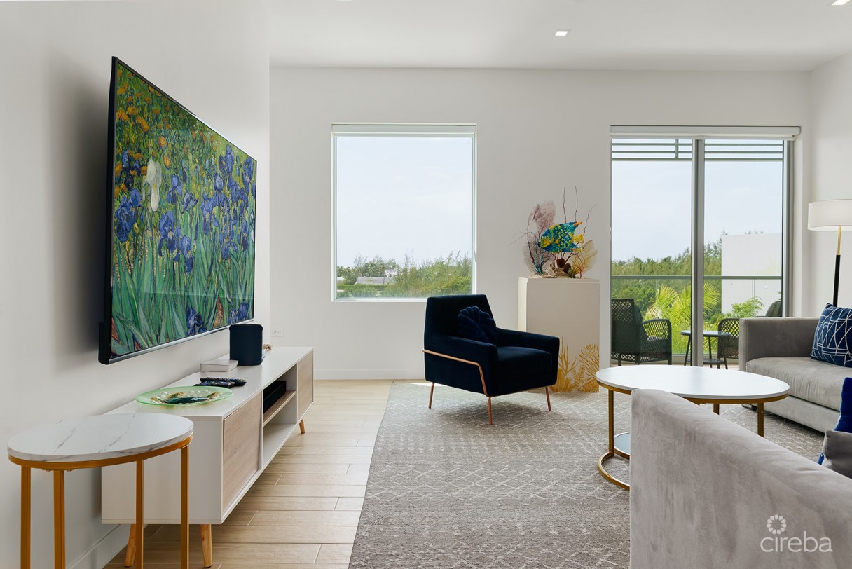 One Canal Point Penthouse With Covered Roof Terrace - Image 11