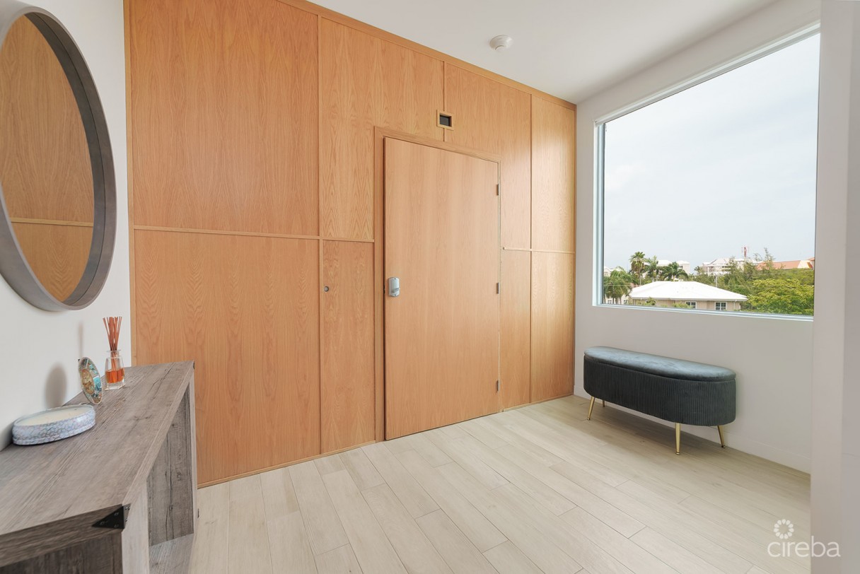 One Canal Point Penthouse With Covered Roof Terrace - Image 18