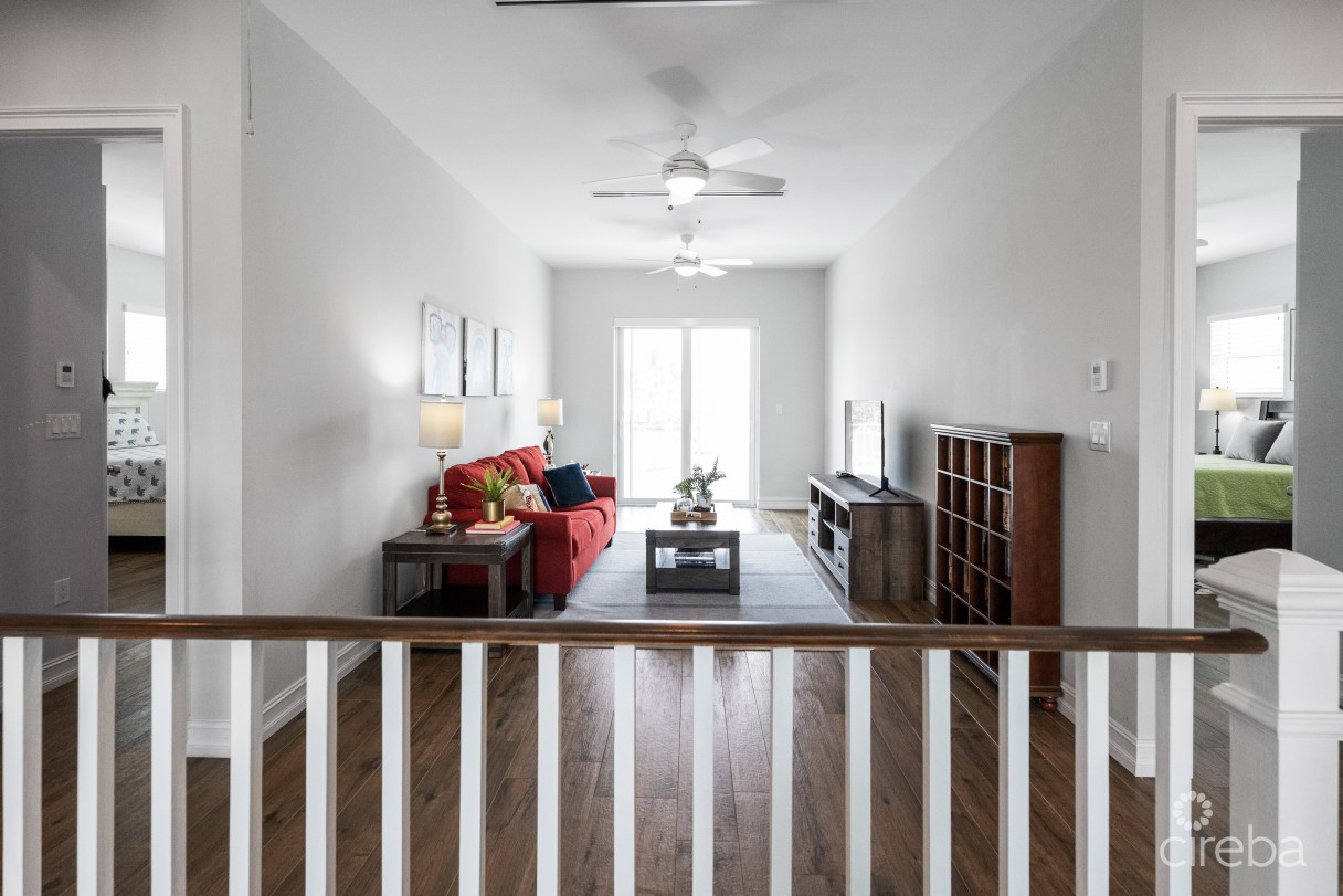 Crystal Harbour Waterfront Home - Image 3