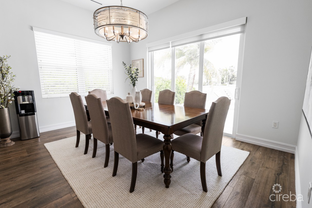 Crystal Harbour Waterfront Home - Image 2