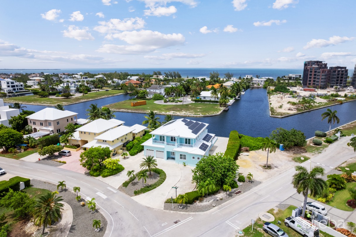 Crystal Harbour Waterfront Home - Image 9