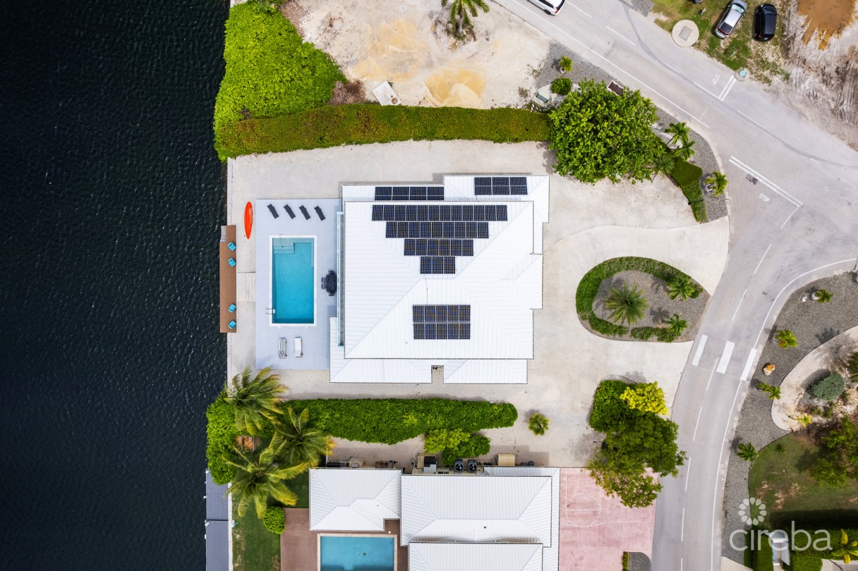 Crystal Harbour Waterfront Home - Image 10