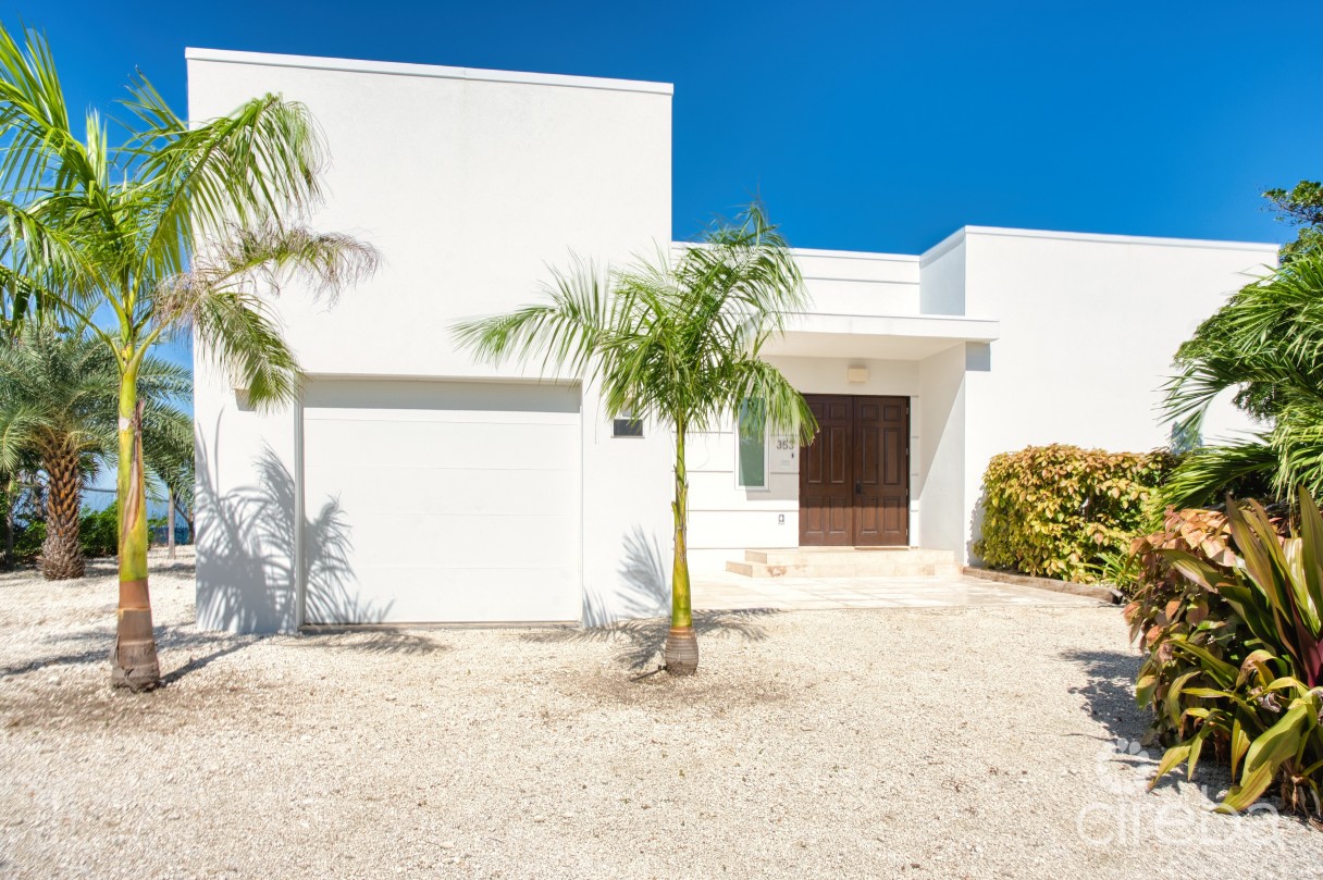 Seaside Hideaway - Fully Renovated Beachfront Gem - Image 8