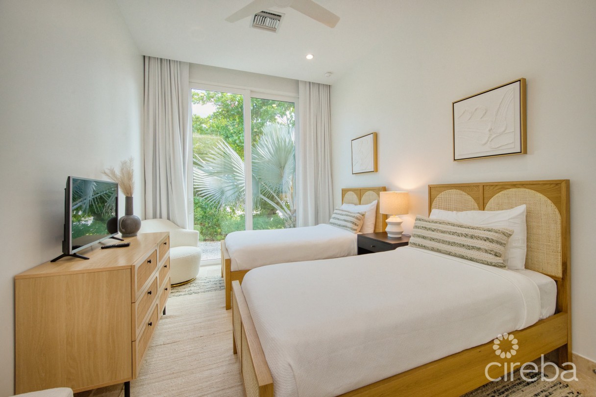 Seaside Hideaway - Fully Renovated Beachfront Gem - Image 16