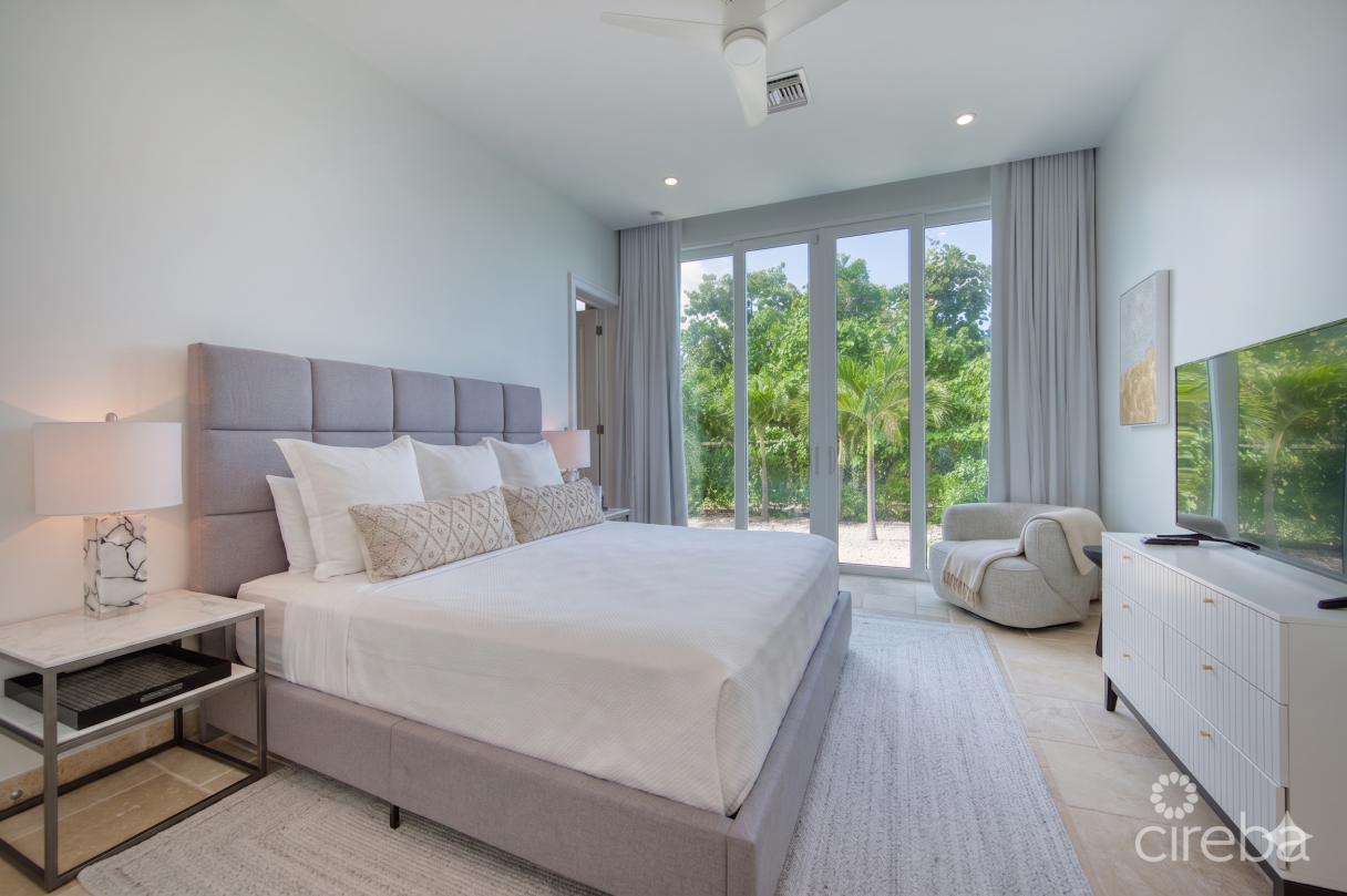Seaside Hideaway - Fully Renovated Beachfront Gem - Image 14