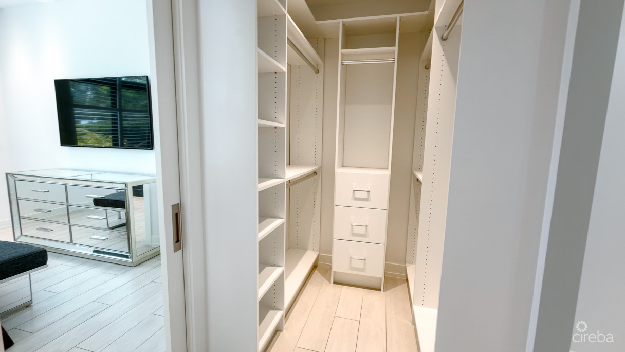 Olea - 2 Bed Corner Condo - Image 17