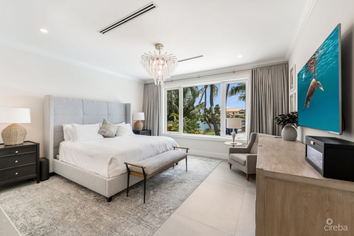 Coconut Cove, The Shores Family Home - Image 9