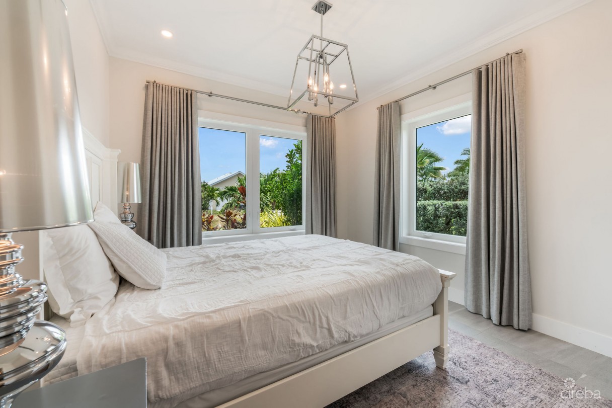 Coconut Cove, The Shores Family Home - Image 11