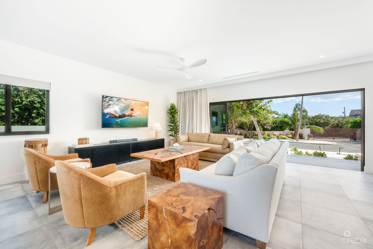 5 Bed Beach Front Estate - Halcyon Point - Image 8