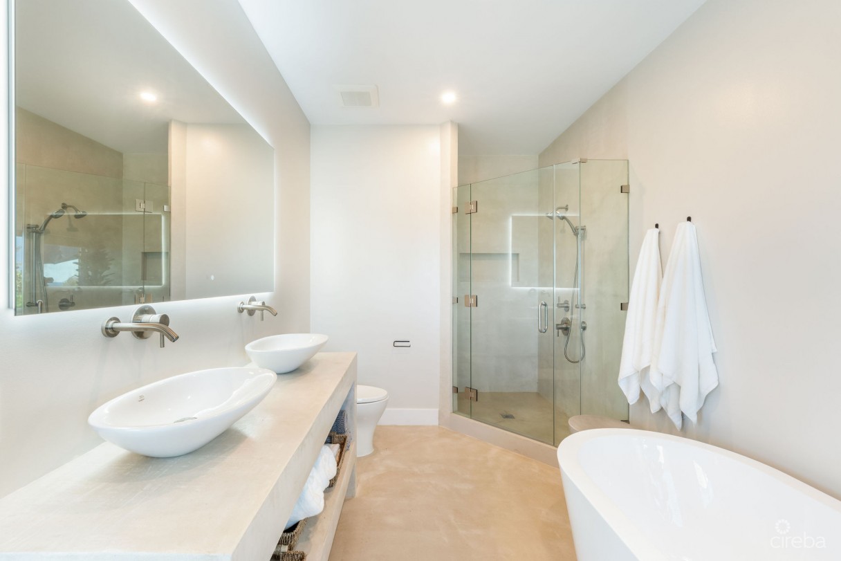 5 Bed Beach Front Estate - Halcyon Point - Image 11