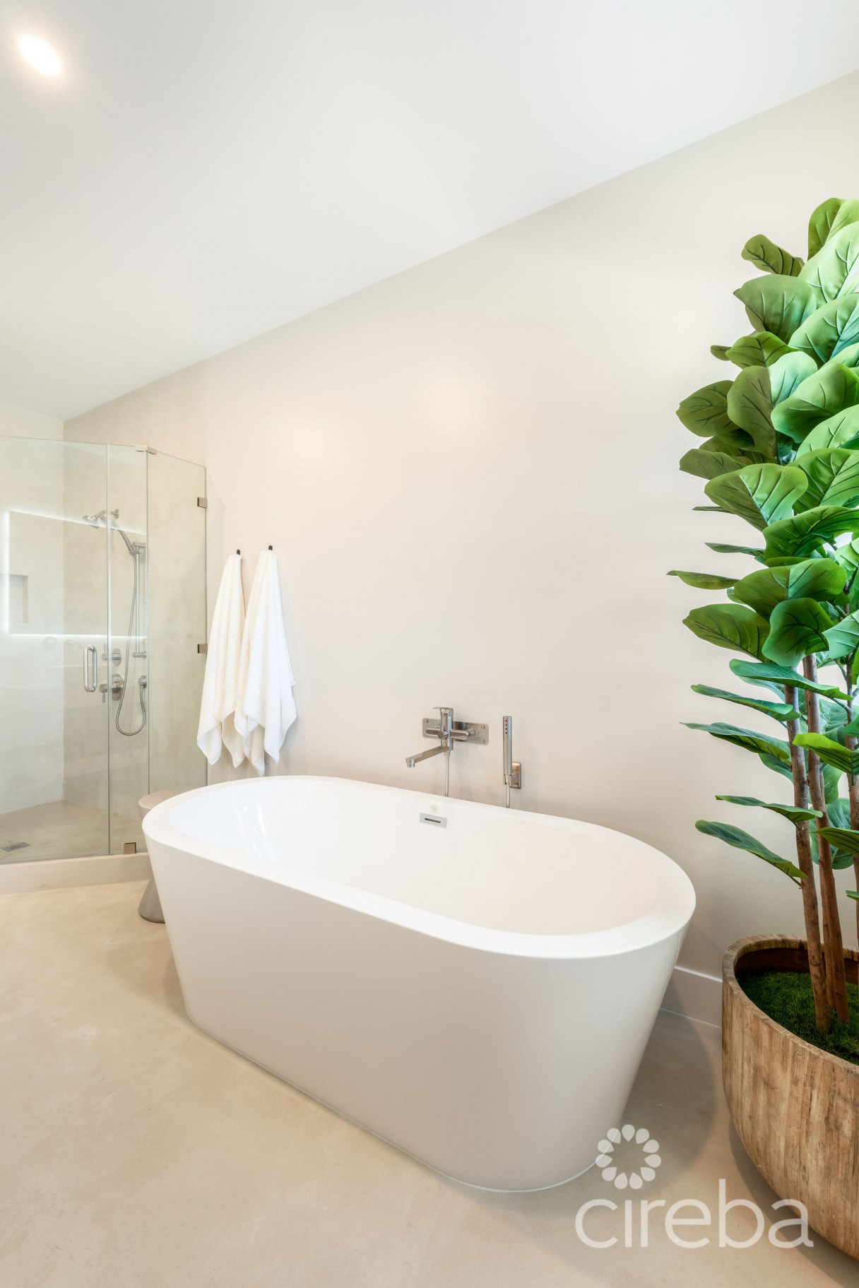 5 Bed Beach Front Estate - Halcyon Point - Image 13