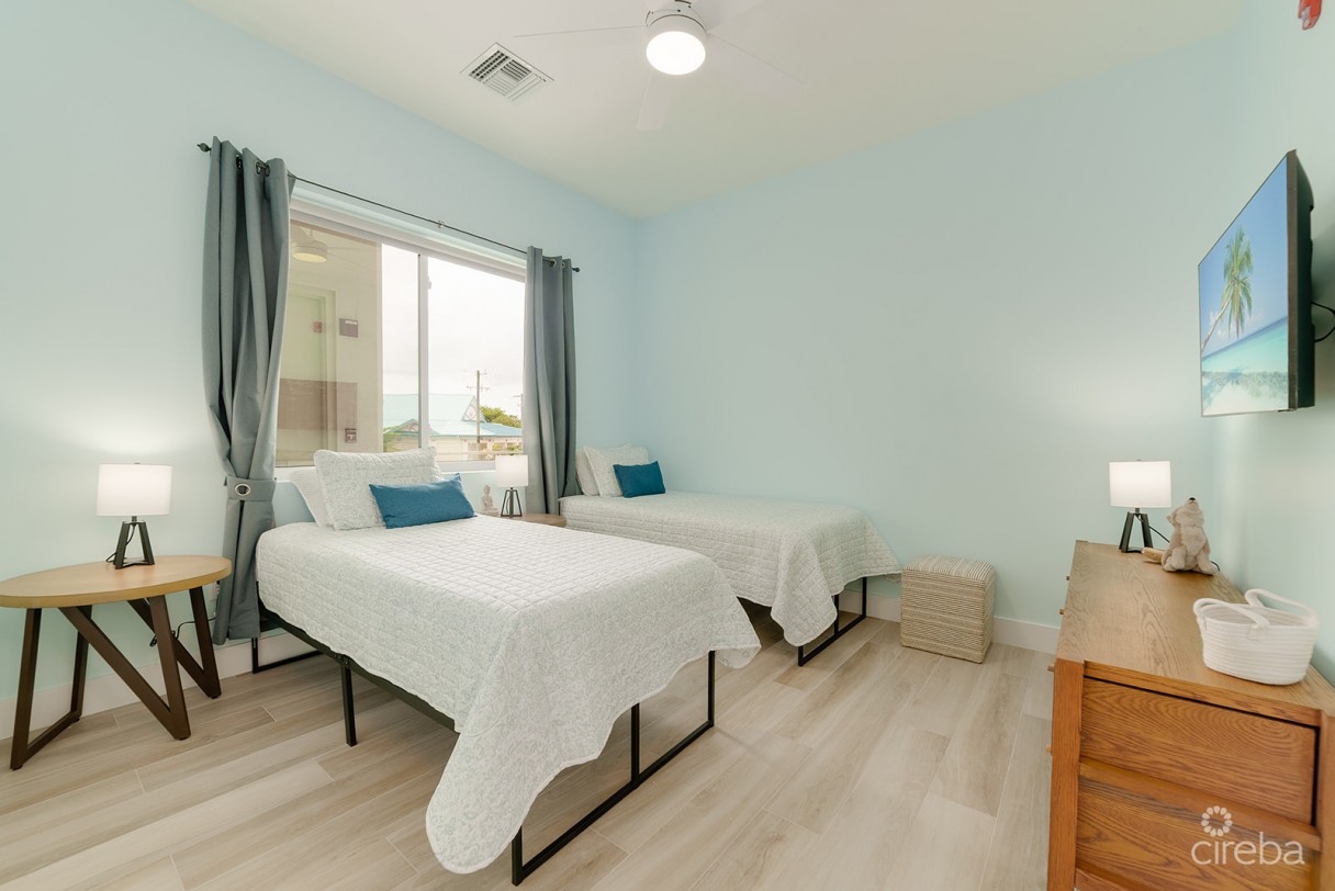 Sunset Point - Beautifully Upgraded 3 Bed With Panoramic Ocean Views - Image 7