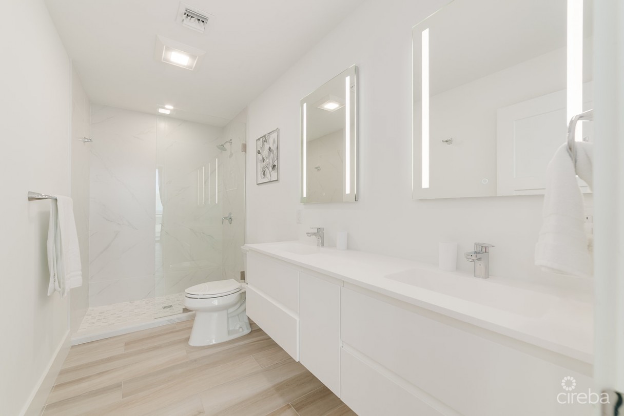 Sunset Point - Beautifully Upgraded 3 Bed With Panoramic Ocean Views - Image 4