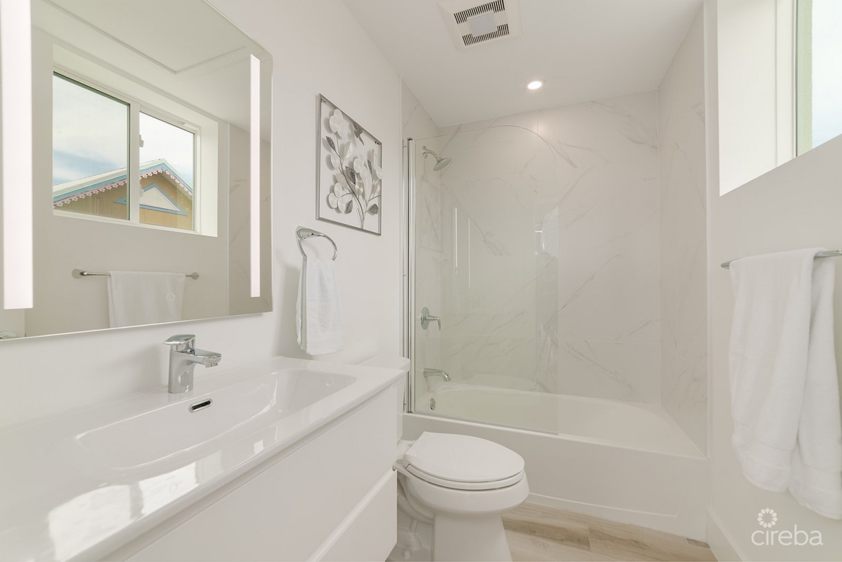 Sunset Point - Beautifully Upgraded 3 Bed With Panoramic Ocean Views - Image 6