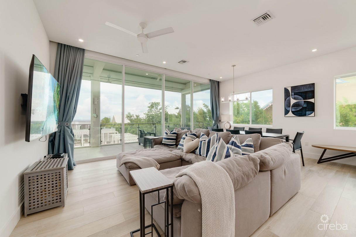 Sunset Point - Beautifully Upgraded 3 Bed With Panoramic Ocean Views - Image 1