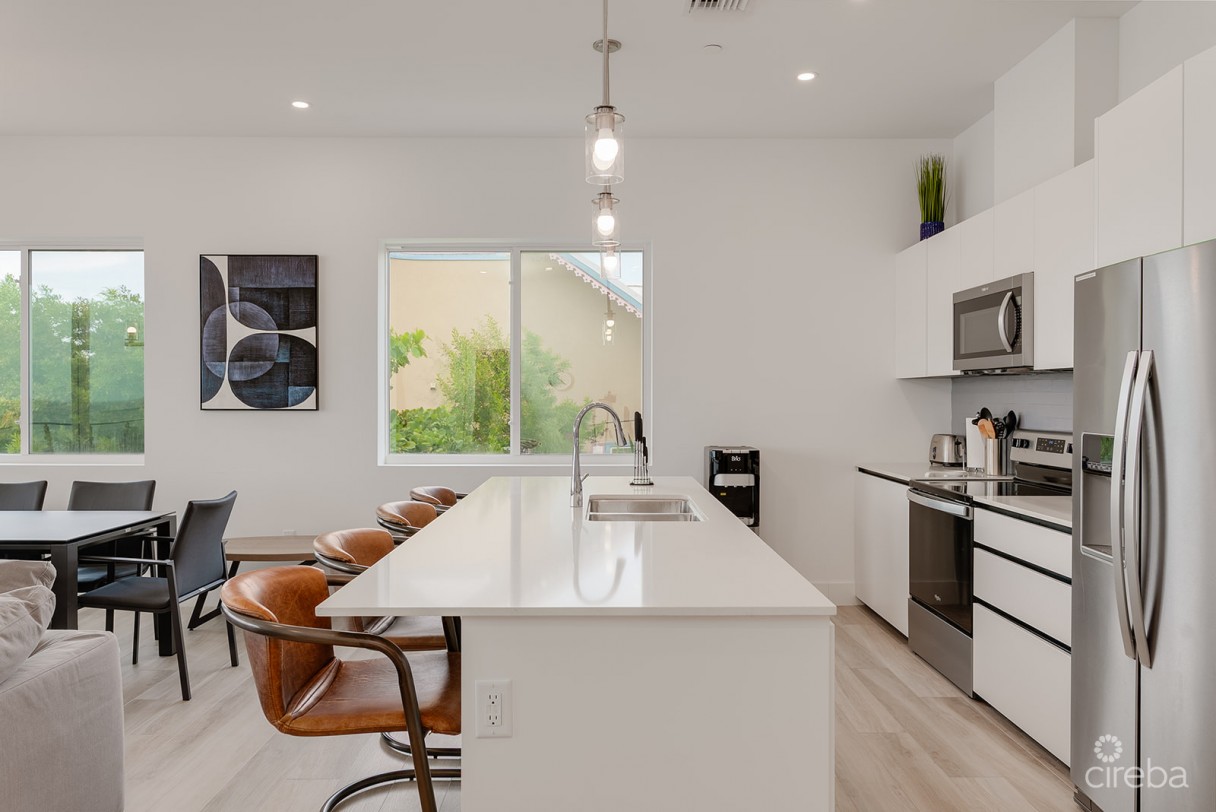 Sunset Point - Beautifully Upgraded 3 Bed With Panoramic Ocean Views - Image 2