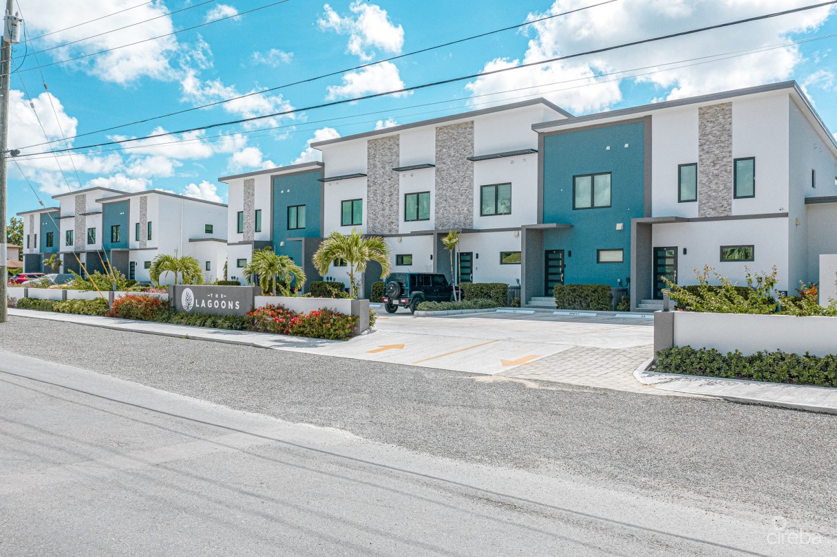 The Lagoons 3 Bed Waterfront Townhouse - Image 27