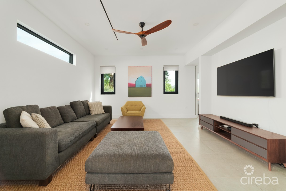 Beautiful South Sound Duplex With Pool - Image 1