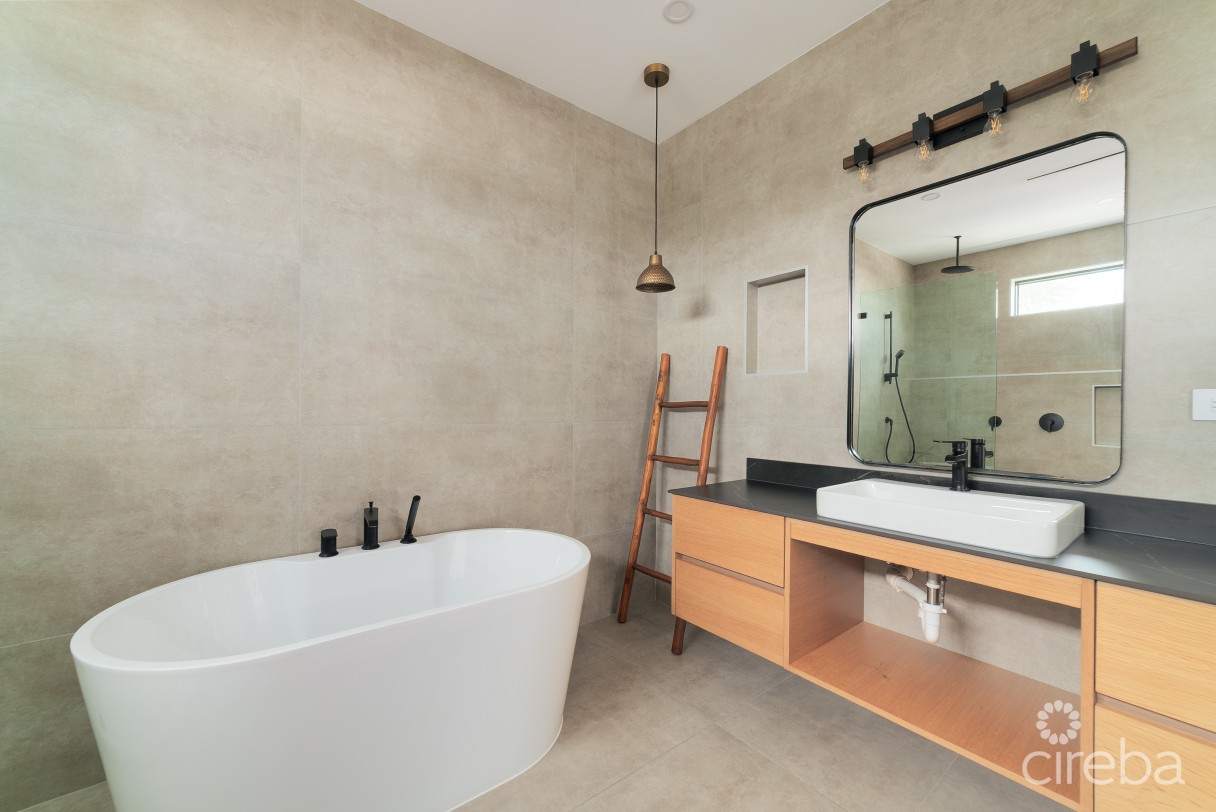 Beautiful South Sound Duplex With Pool - Image 12