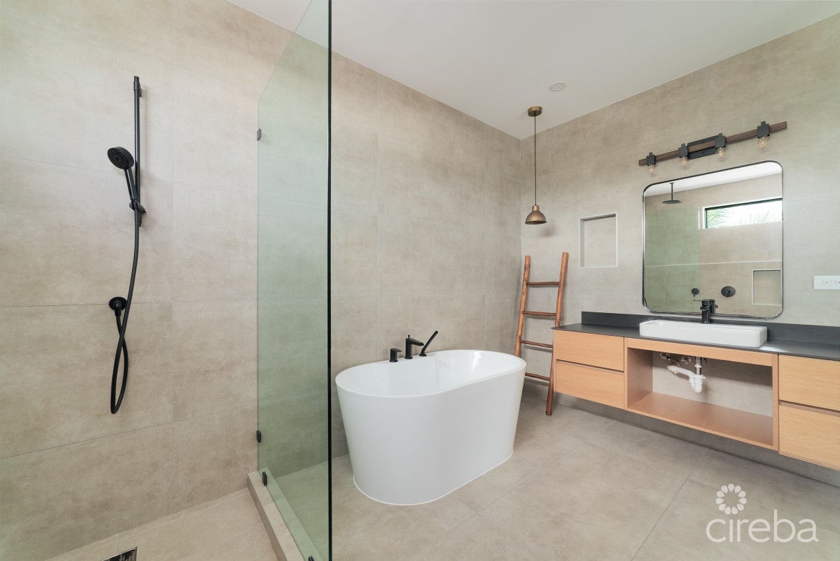 Beautiful South Sound Duplex With Pool - Image 11