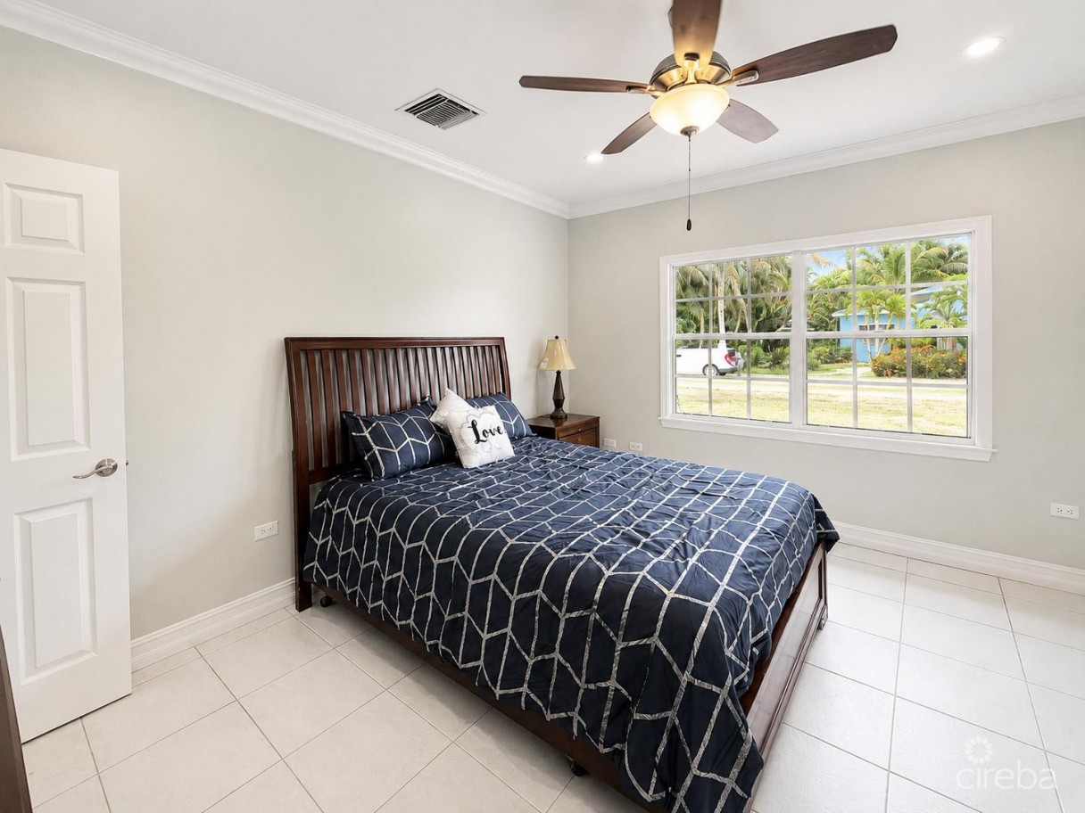 Savannah Meadows -beautifully Renovated Family Home - Image 4