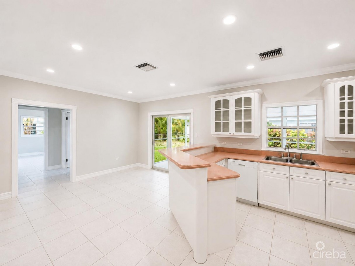 Savannah Meadows -beautifully Renovated Family Home - Image 2