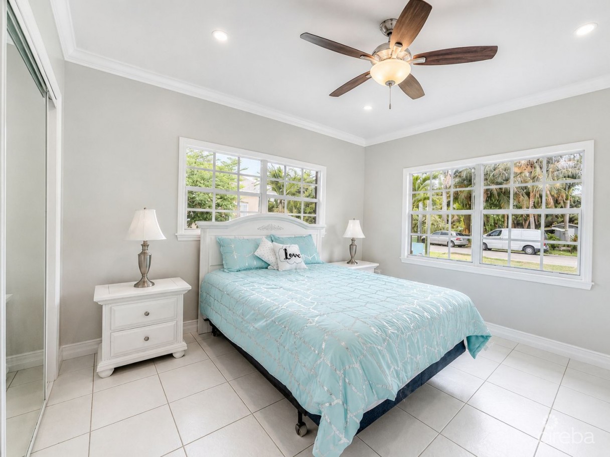 Savannah Meadows -beautifully Renovated Family Home - Image 8