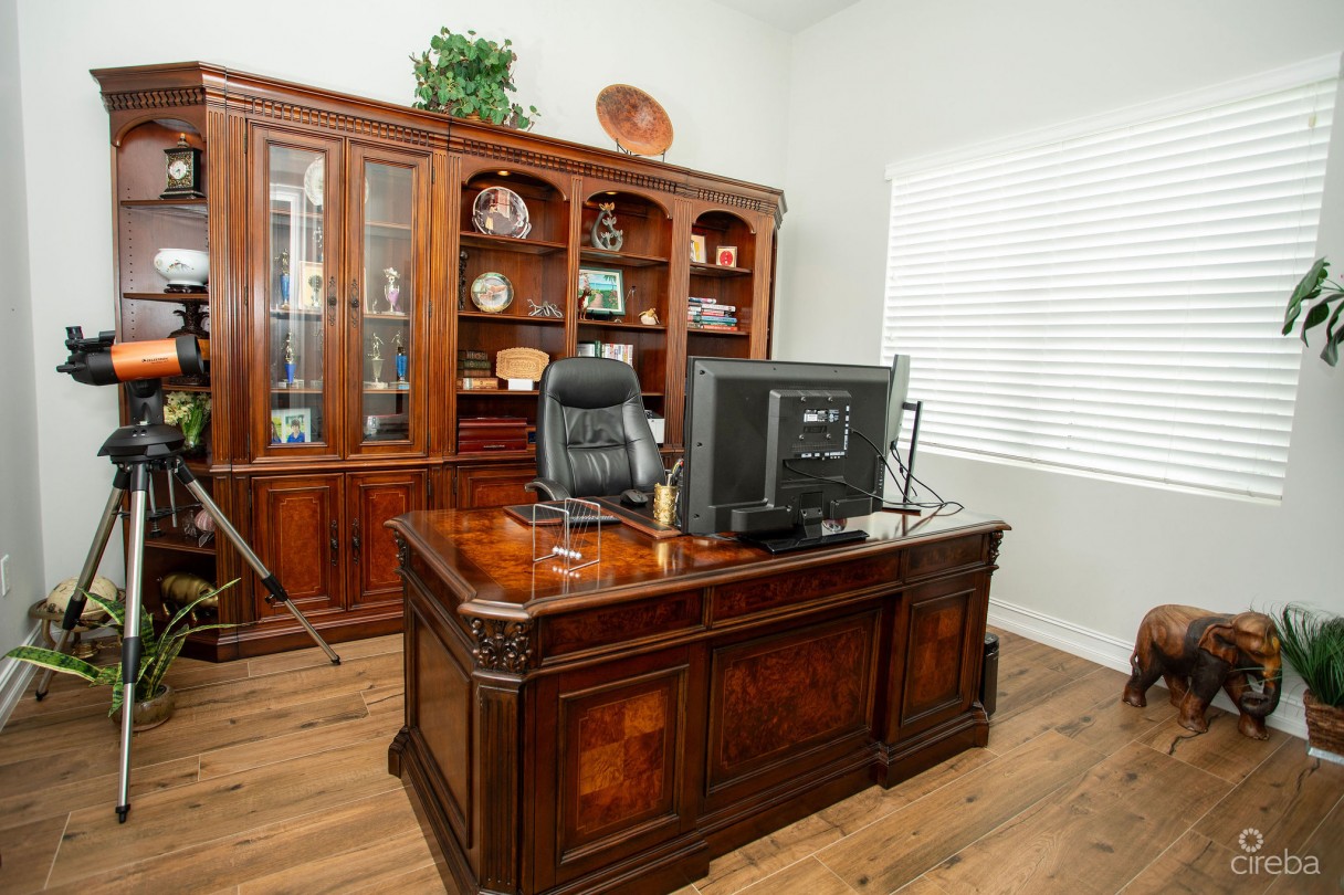 Crystal Harbour Waterfront Home - Image 13