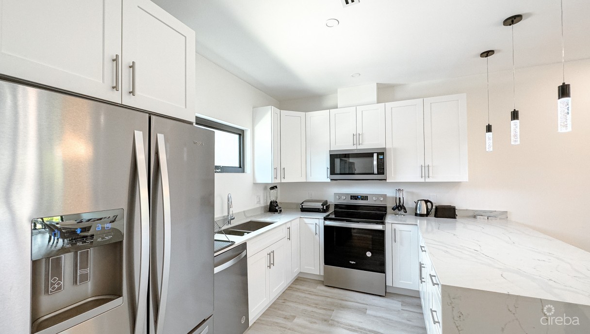 The Lagoons 2 Bed Waterfront Townhouse - Image 6