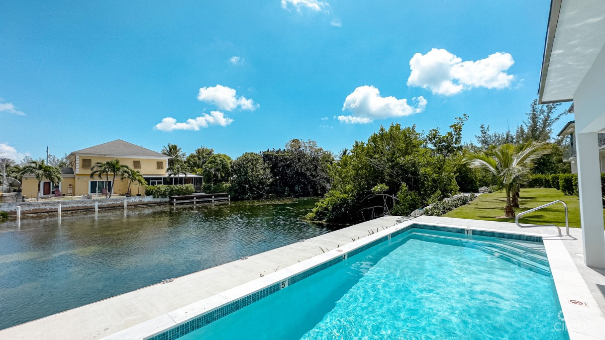 The Lagoons 2 Bed Waterfront Townhouse - Image 15