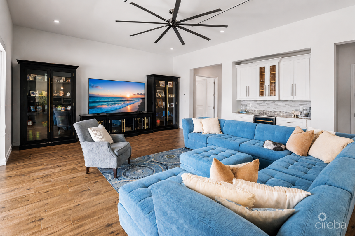 Crystal Harbour Waterfront Home - Image 2