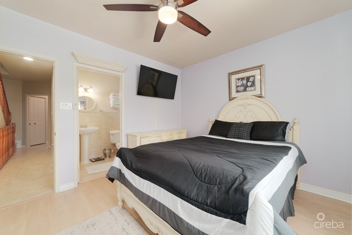 Spacious 3 Bed + Den Townhome At L'ambience - Image 11