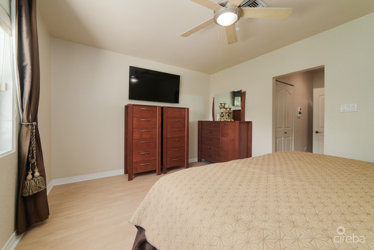 Spacious 3 Bed + Den Townhome At L'ambience - Image 8
