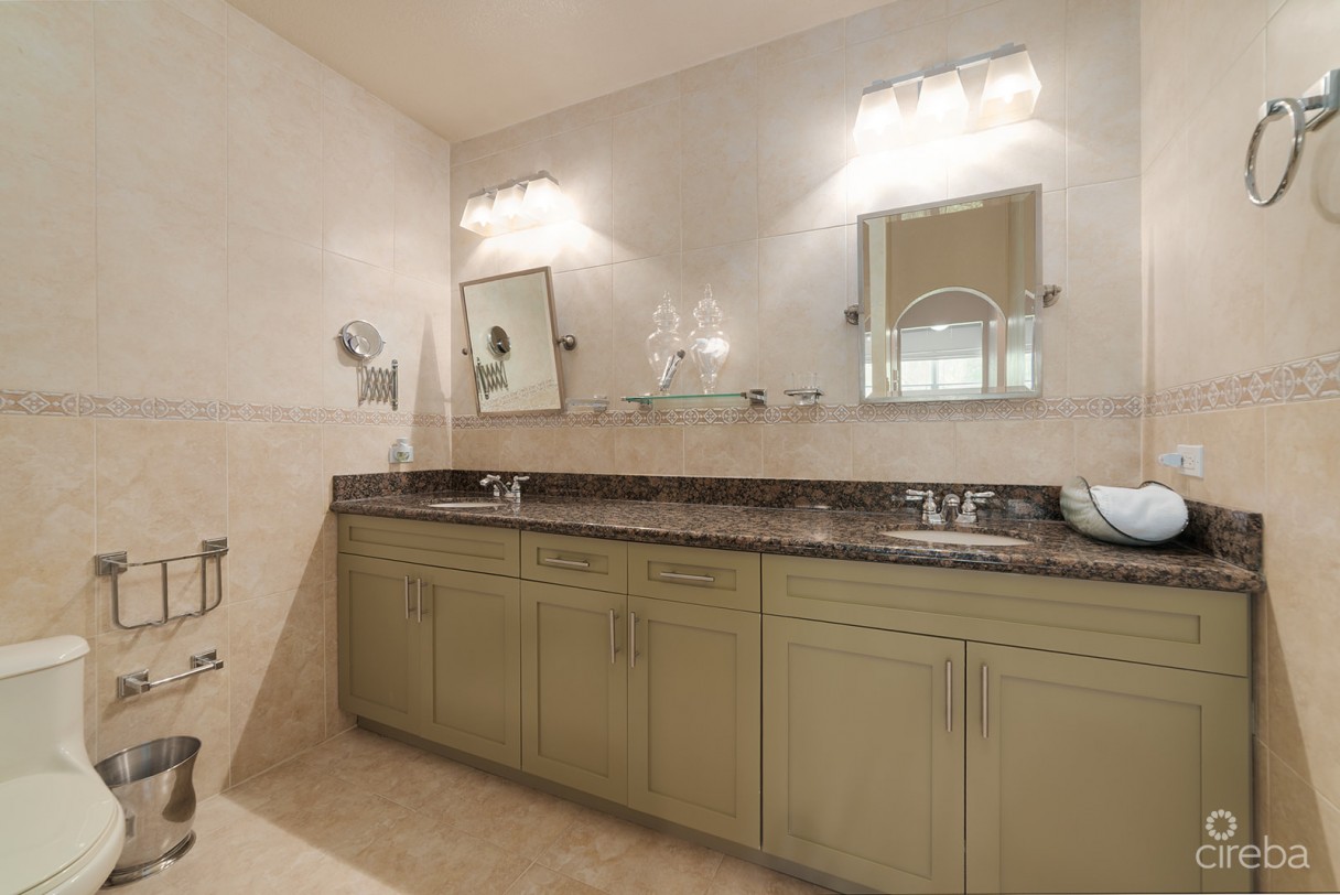 Spacious 3 Bed + Den Townhome At L'ambience - Image 9