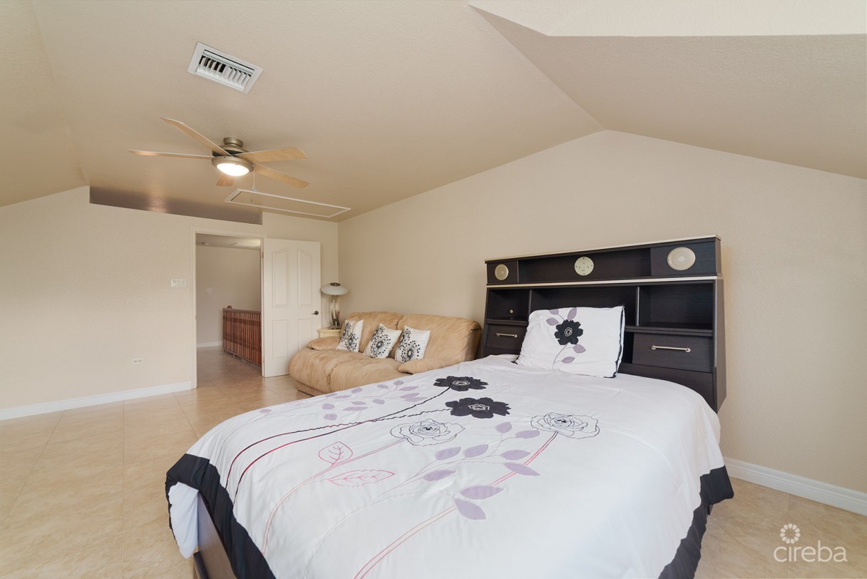 Spacious 3 Bed + Den Townhome At L'ambience - Image 13
