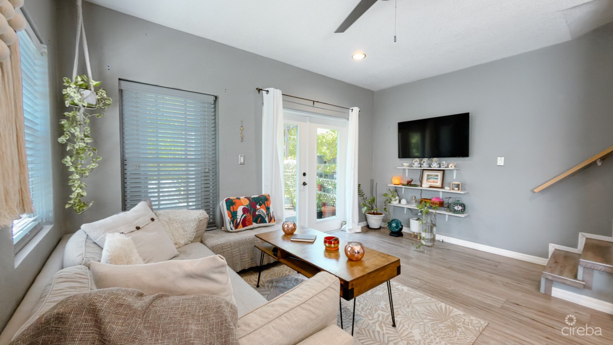 Golden Springs 2 Bed End Townhome - Image 2