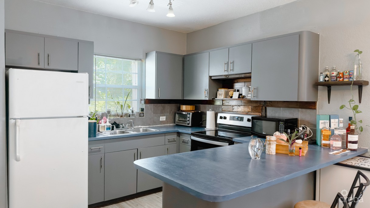 Golden Springs 2 Bed End Townhome - Image 6