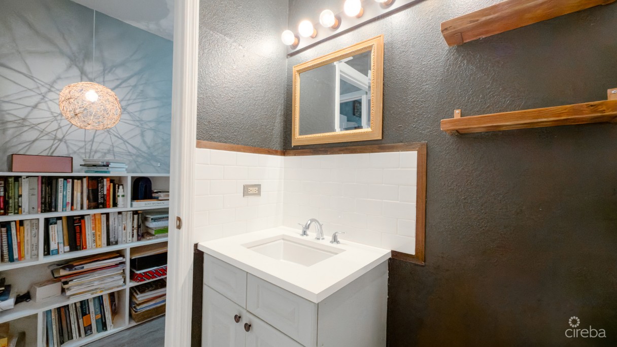 Golden Springs 2 Bed End Townhome - Image 9