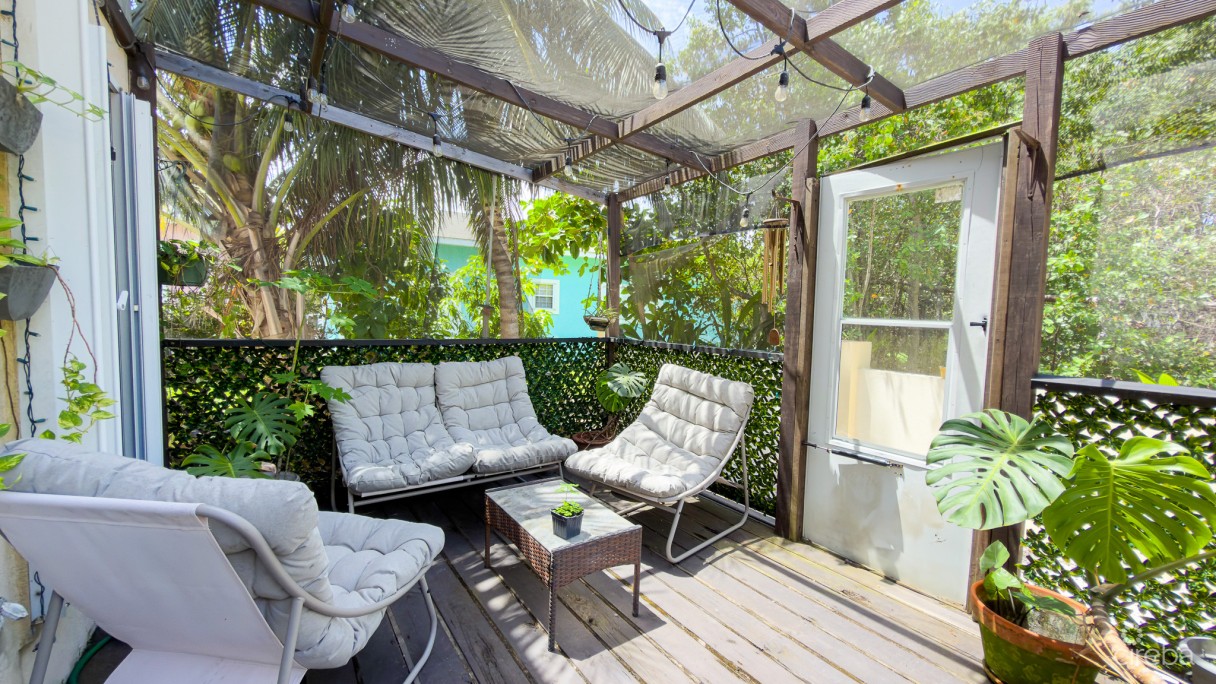 Golden Springs 2 Bed End Townhome - Image 10