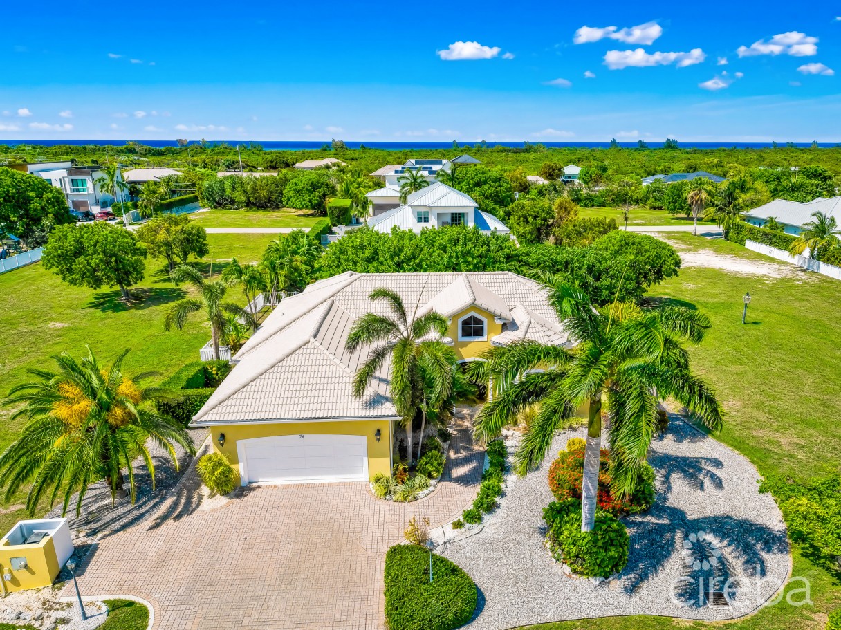 The Shores Family Home  With Swimming Pool - Image 4