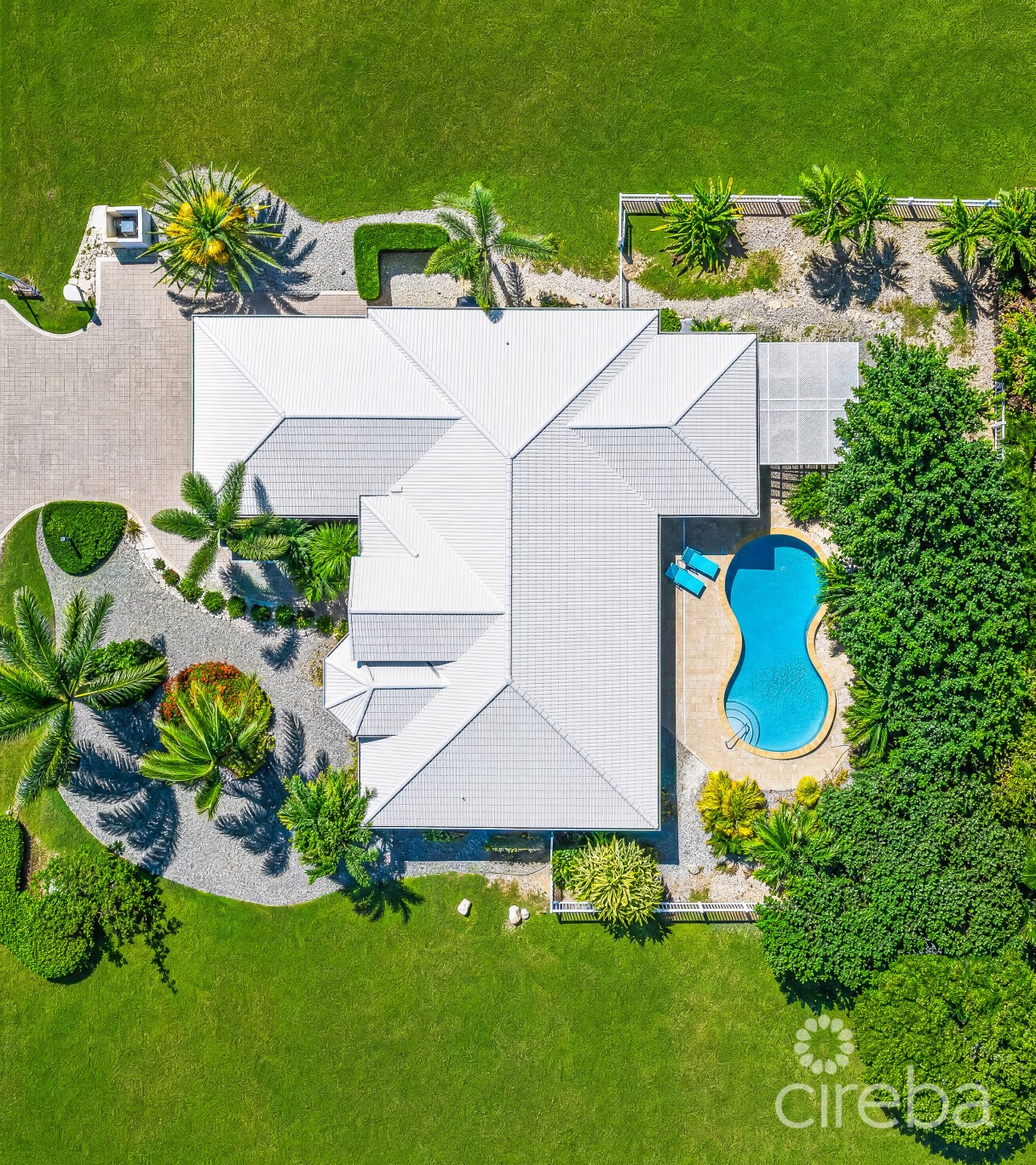 The Shores Family Home  With Swimming Pool - Image 5