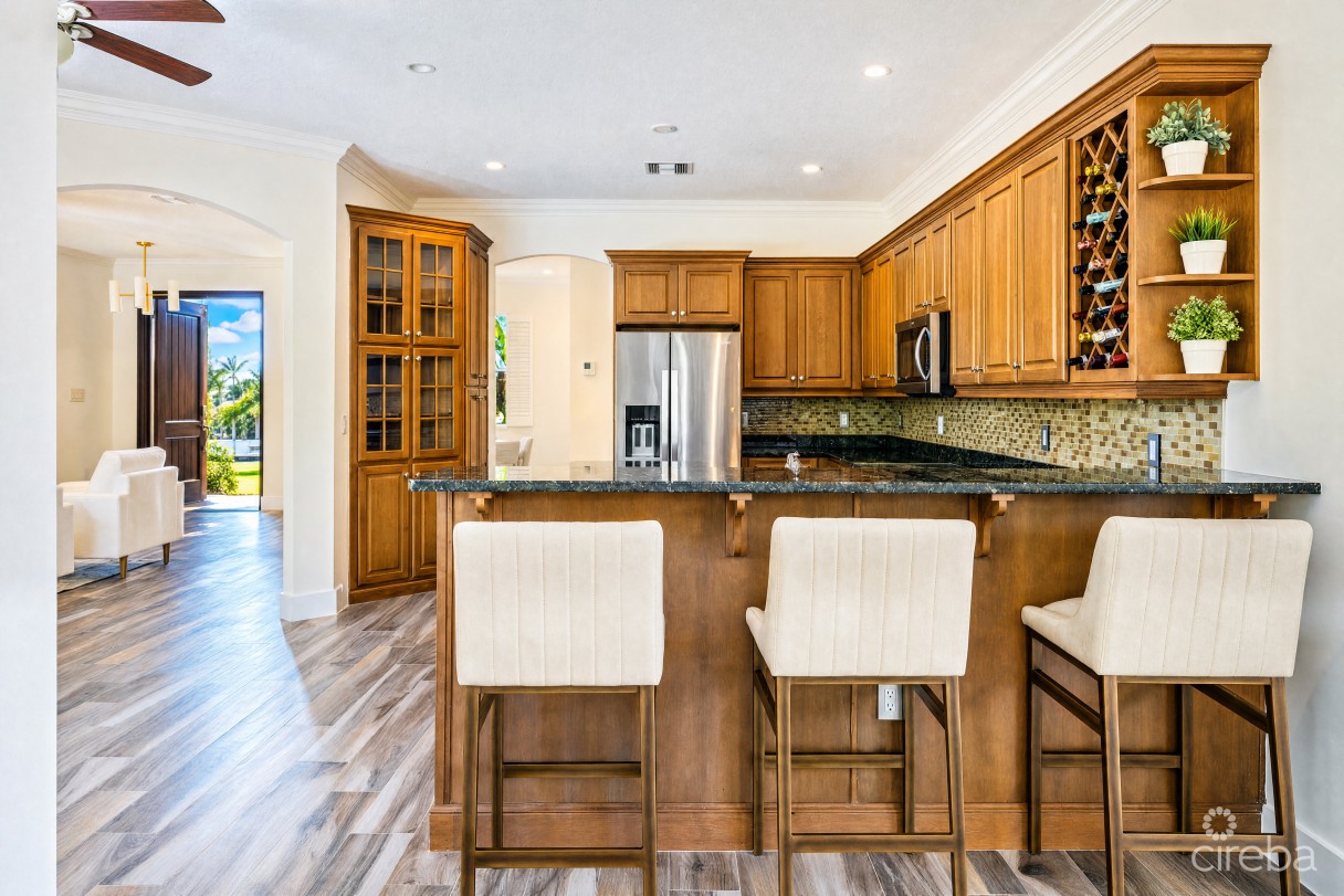 The Shores Family Home  With Swimming Pool - Image 10